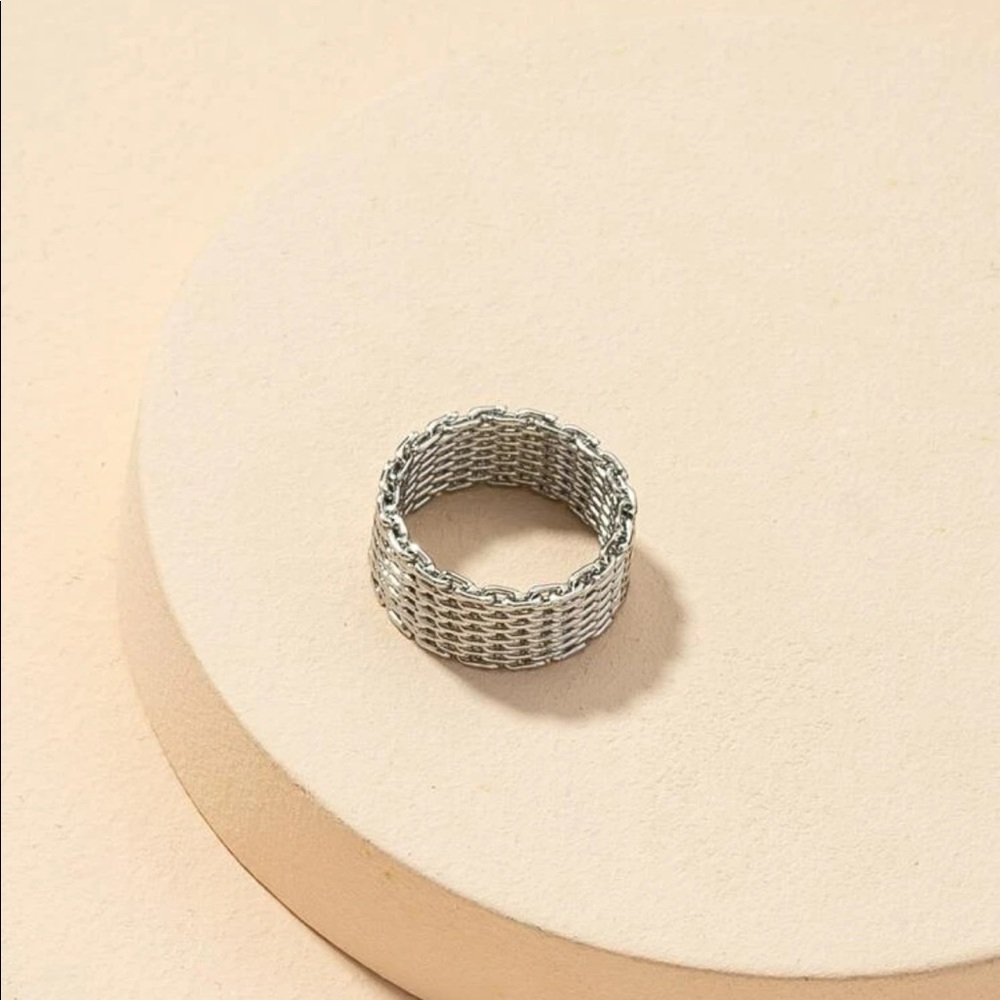 Silver Chain Design Ring - Picture 2 of 3